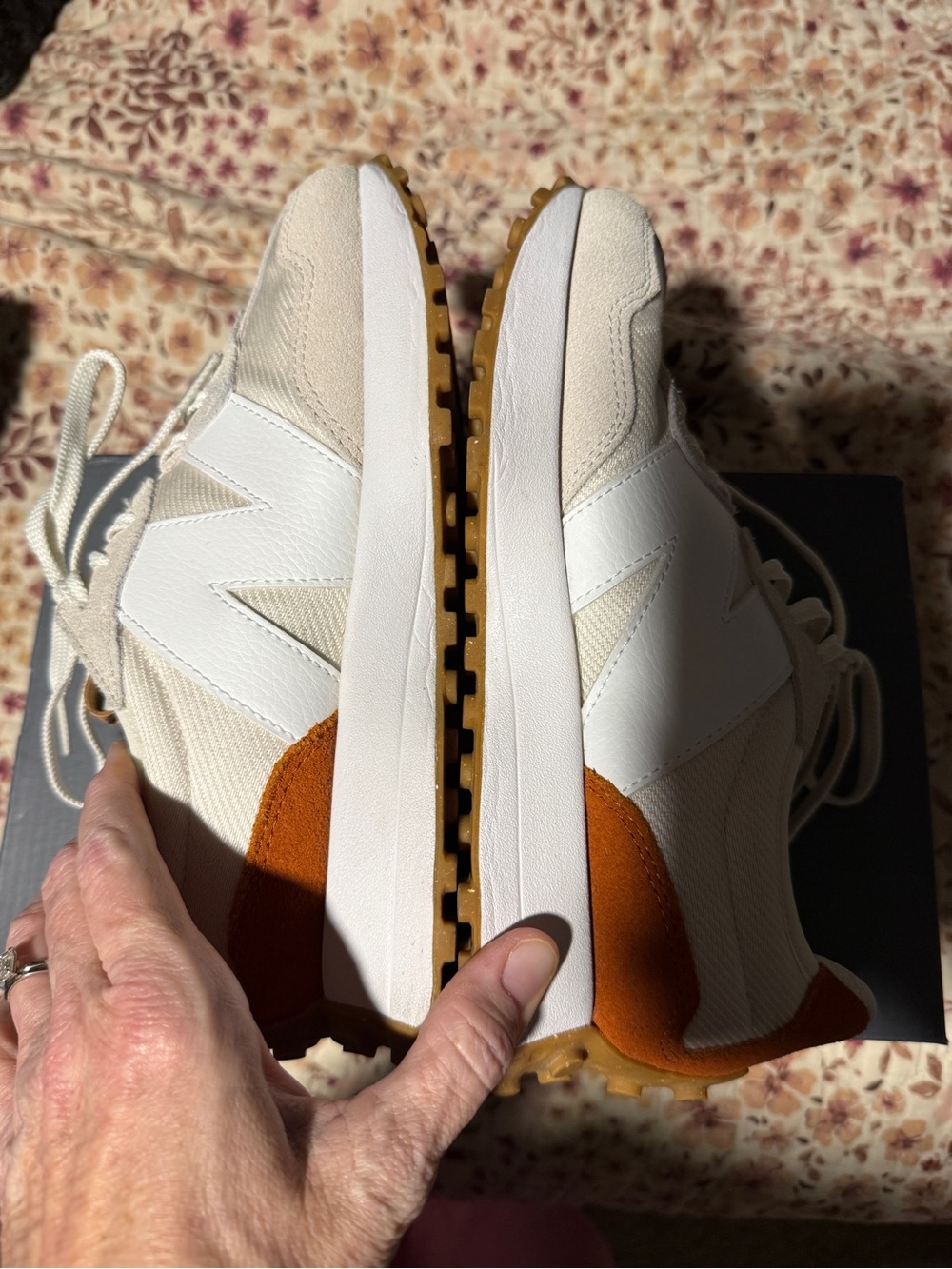 New Balance Women’s 327 cream - Picture 5 of 8